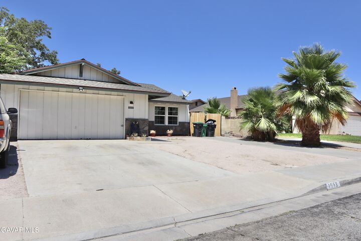 Property Photo:  1033 Caperton St.  CA 93535 