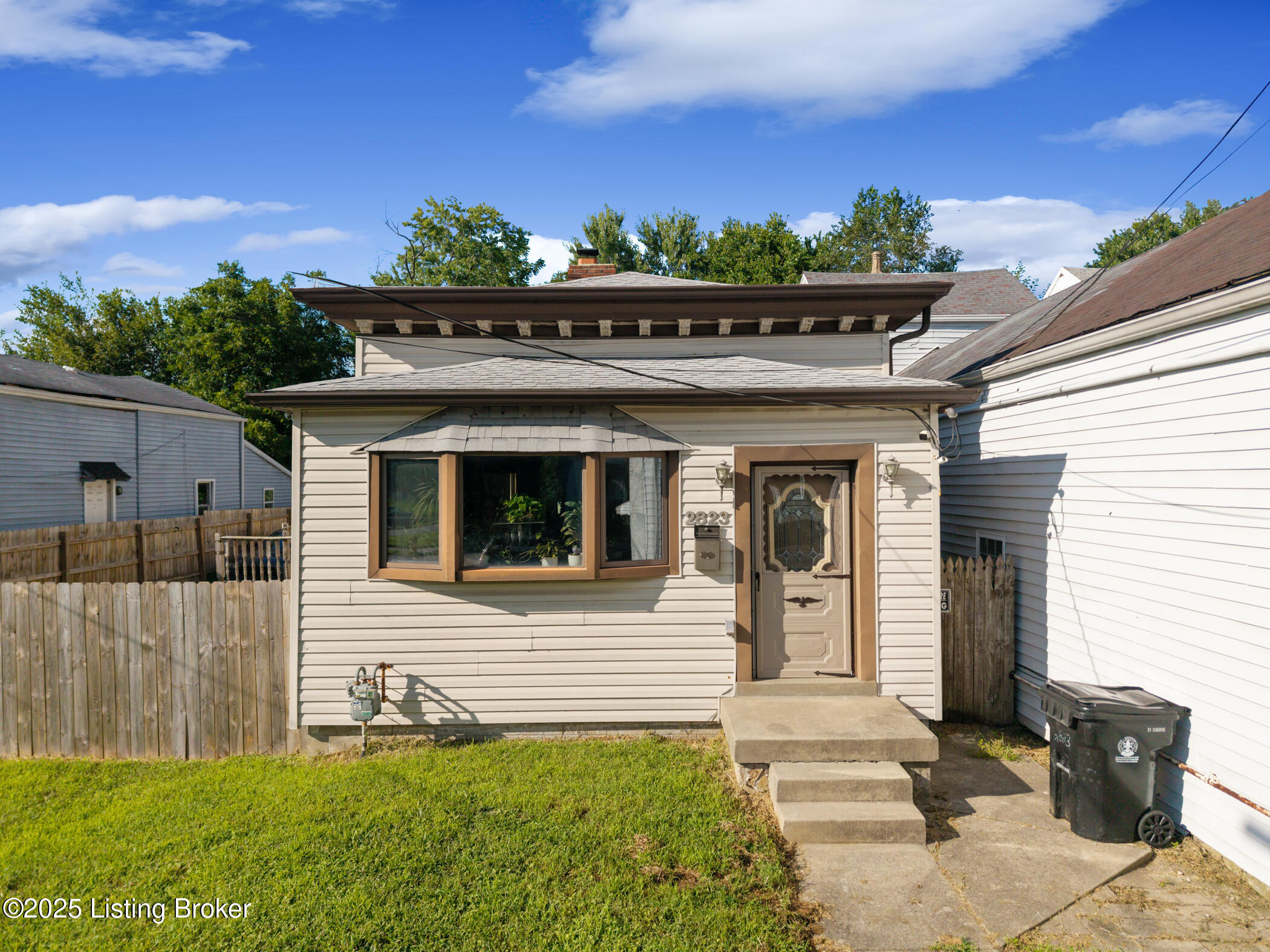 Property Photo:  2823 Montgomery St  KY 40212 