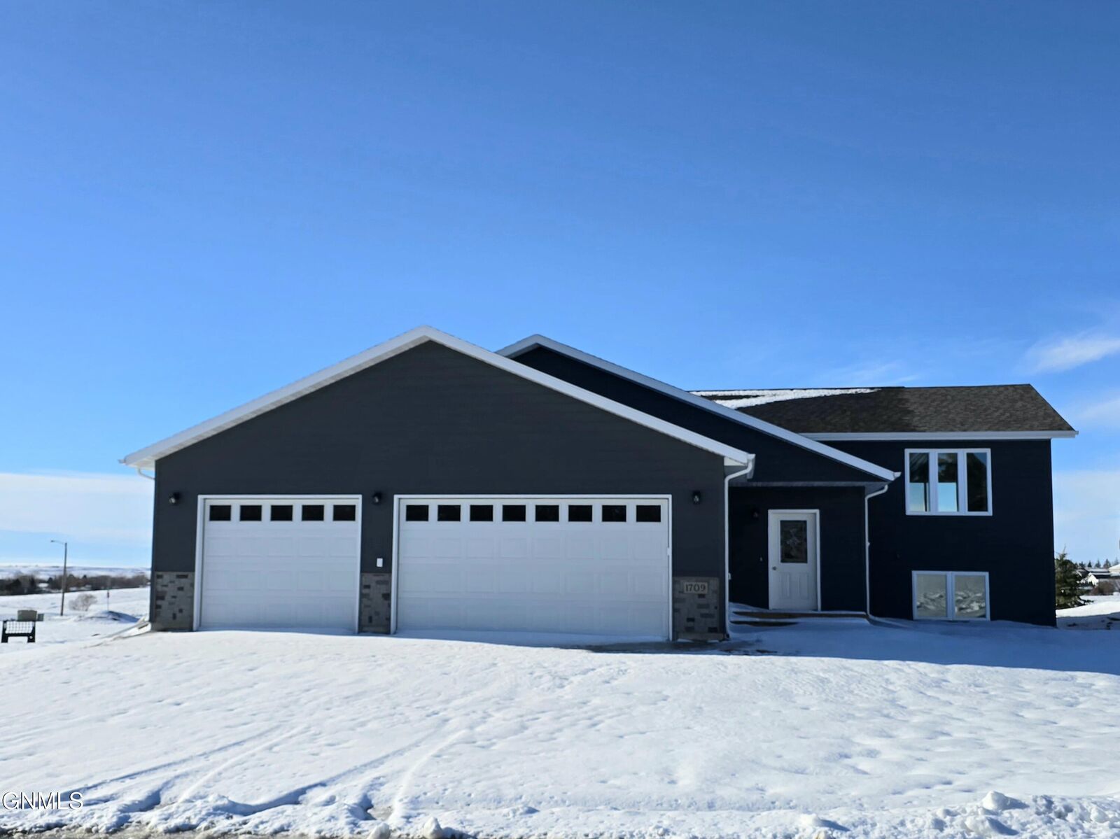Property Photo: 1709 Blackstone Loop E ND 58523