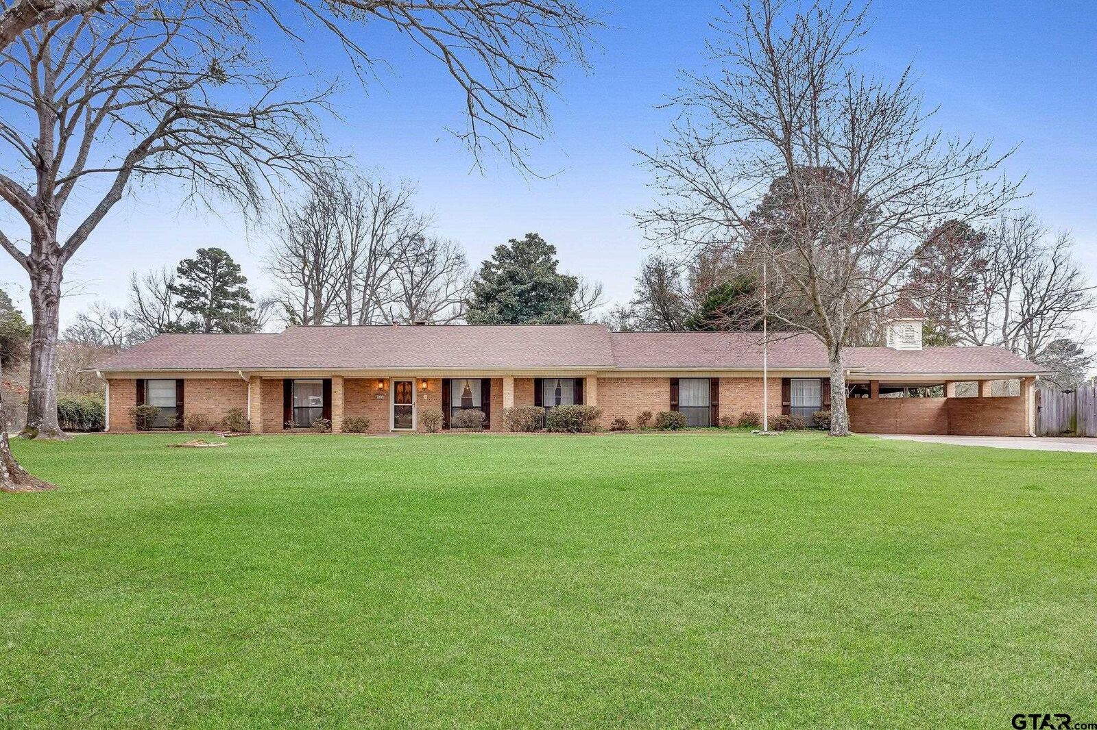 Property Photo: 204 W Brookwood Ln TX 75693