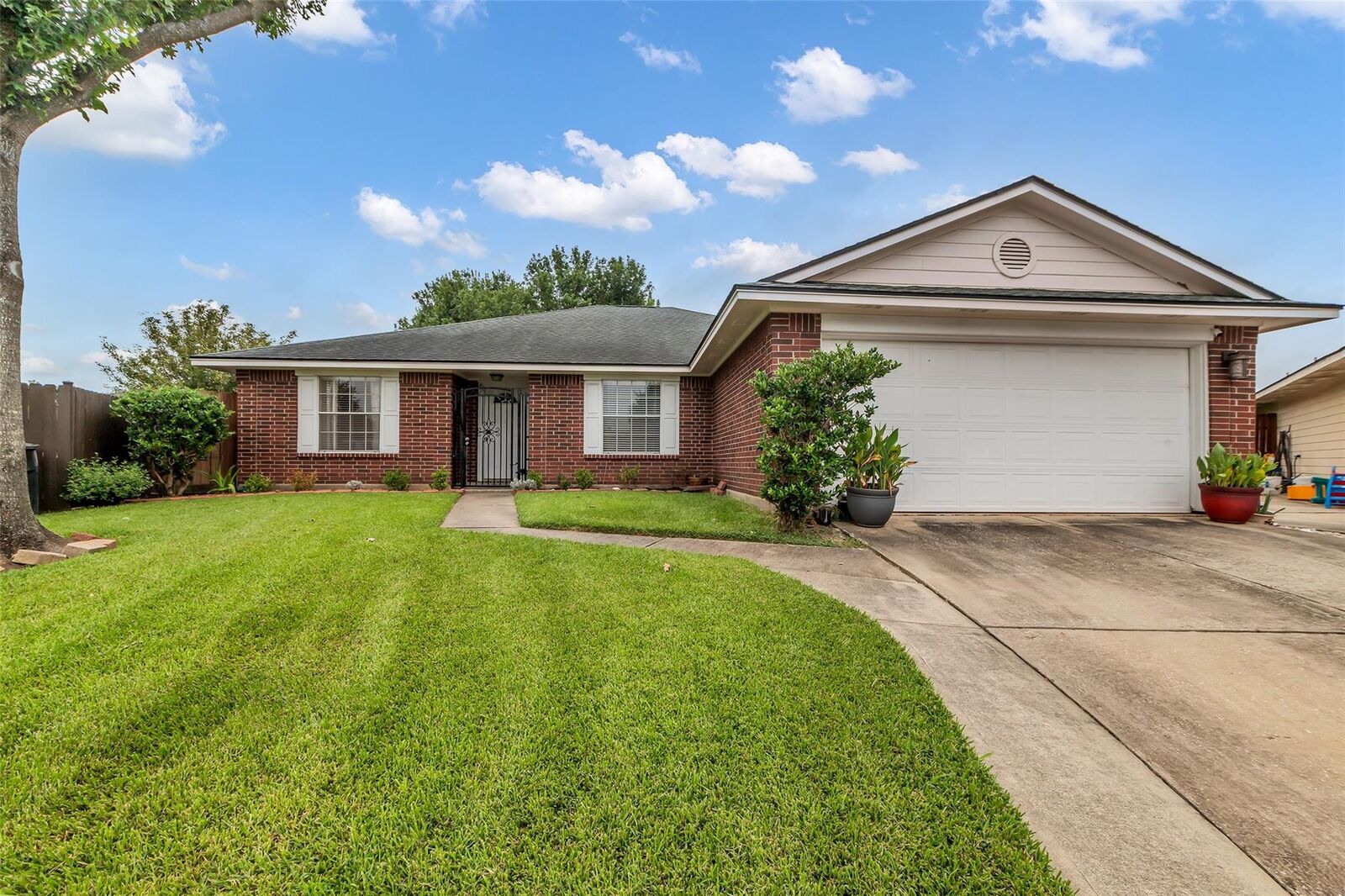 Property Photo: 10906 Cayman Mist Drive TX 77075