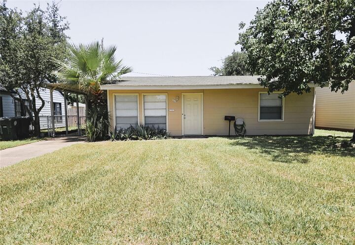 Property Photo:  118 Pompano Avenue  TX 77550 
