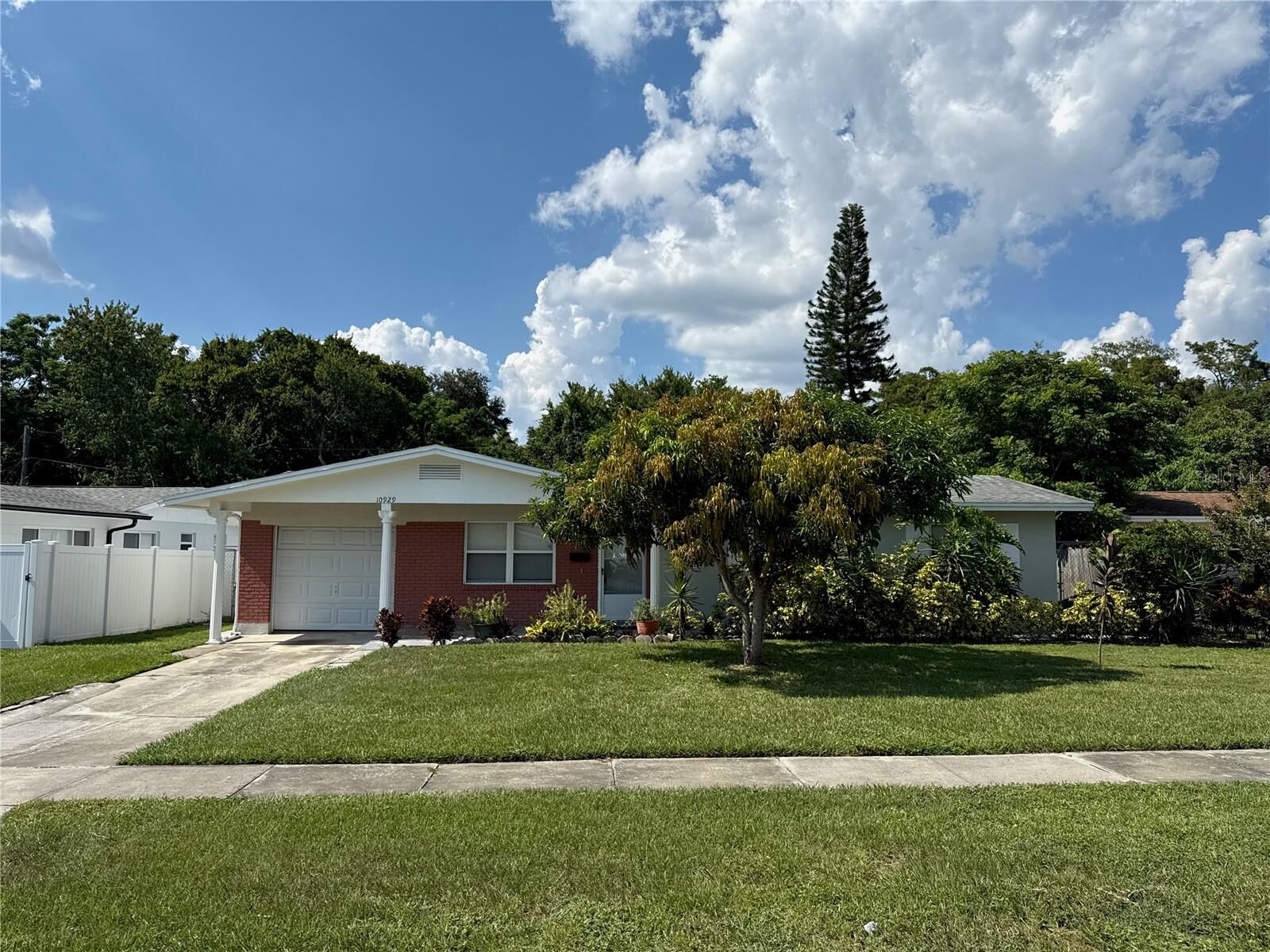 Property Photo: 10929 Fernando Street FL 32825