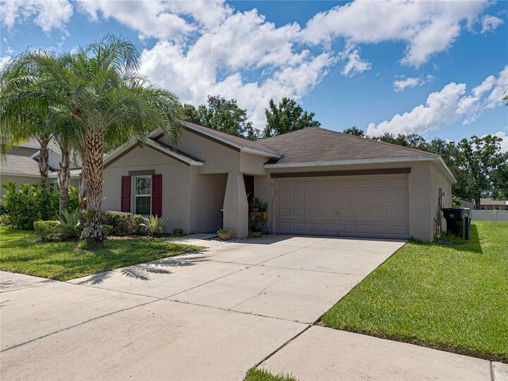 Property Photo:  149 Cascade Bend Drive  FL 33570 