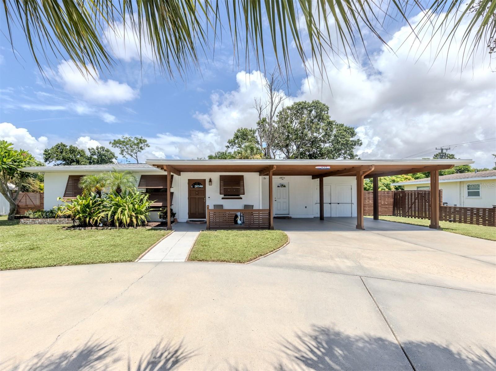 Property Photo:  837 Laurel Avenue  FL 34285 