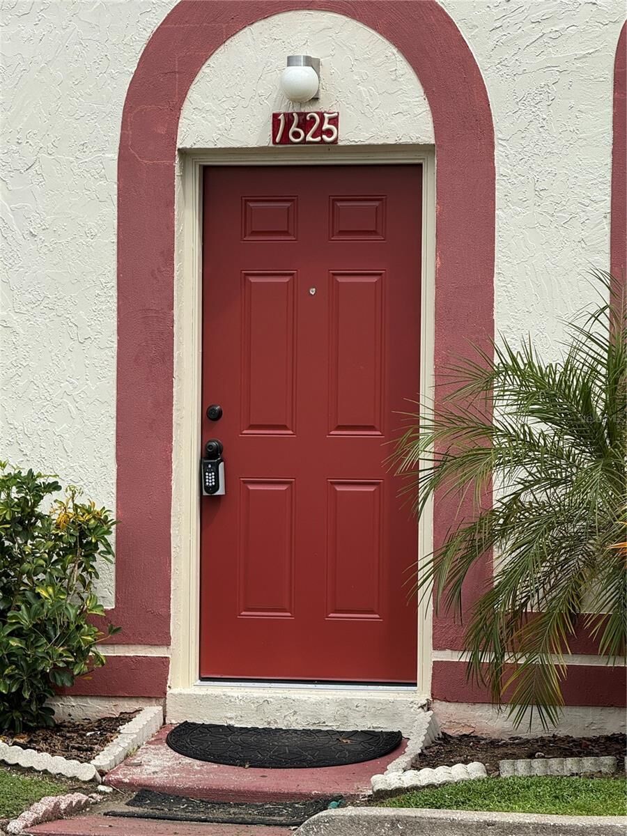 Property Photo:  1625 Sandy Point Square 63  FL 32807 