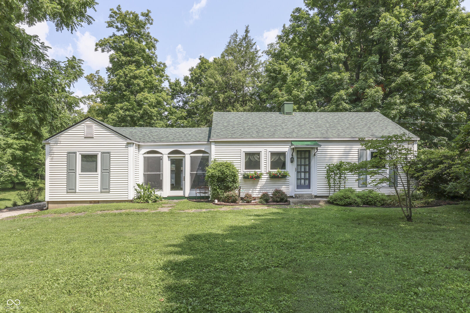 Property Photo: 412 Beech Park Drive IN 46142