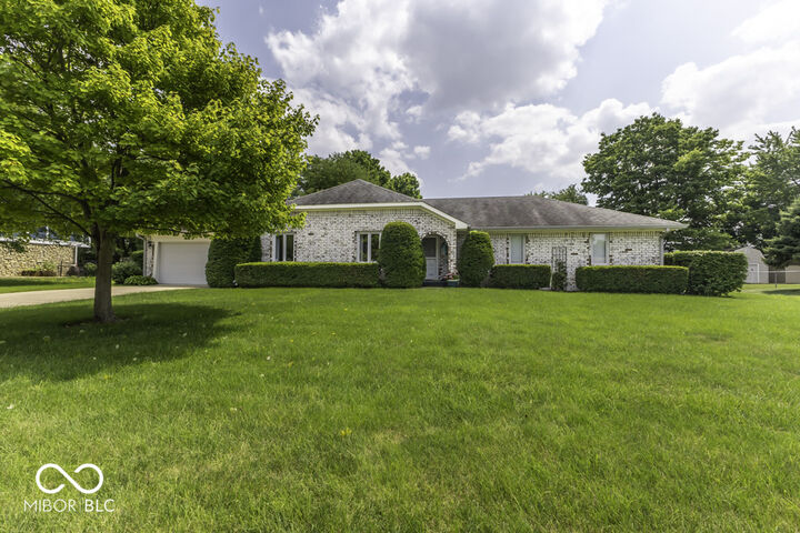 555 Green Meadow Drive  Greenwood IN 46143 photo