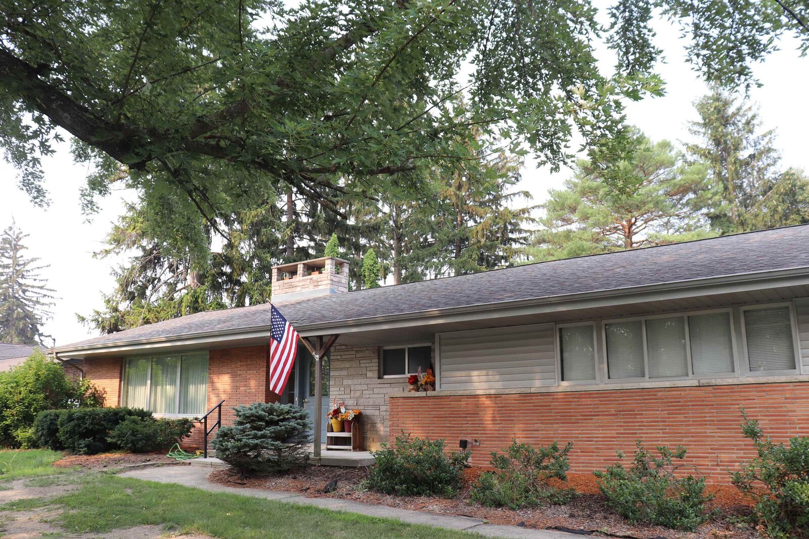 Property Photo:  2105 Marlou Court  MI 48603 
