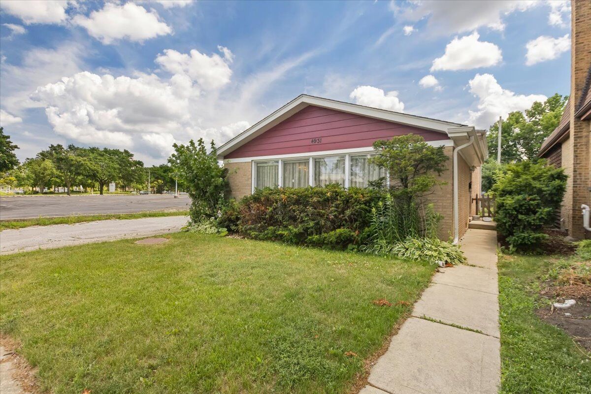 Property Photo:  4931 Brummel Street  IL 60077 