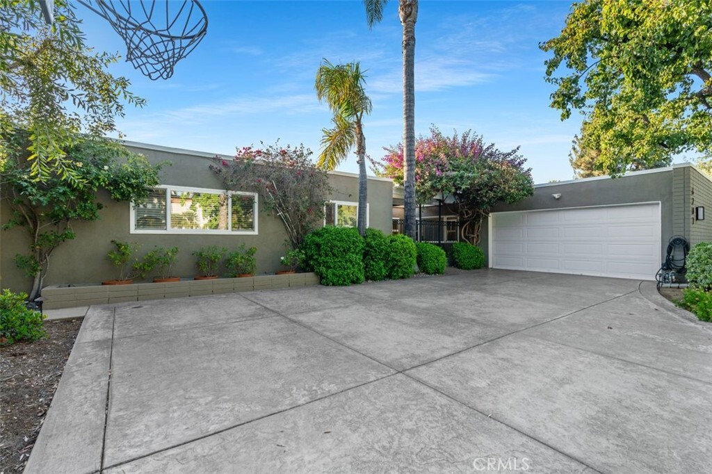 Property Photo:  6207 Capistrano Avenue  CA 91367 