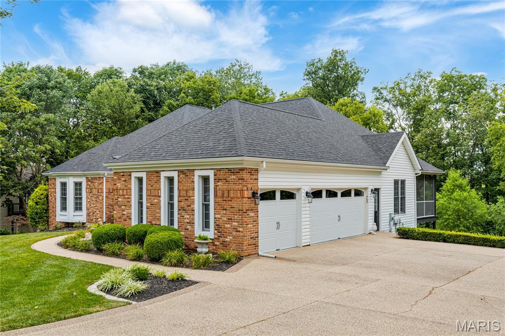 Property Photo: 754 Southbrook Forest MO 63304