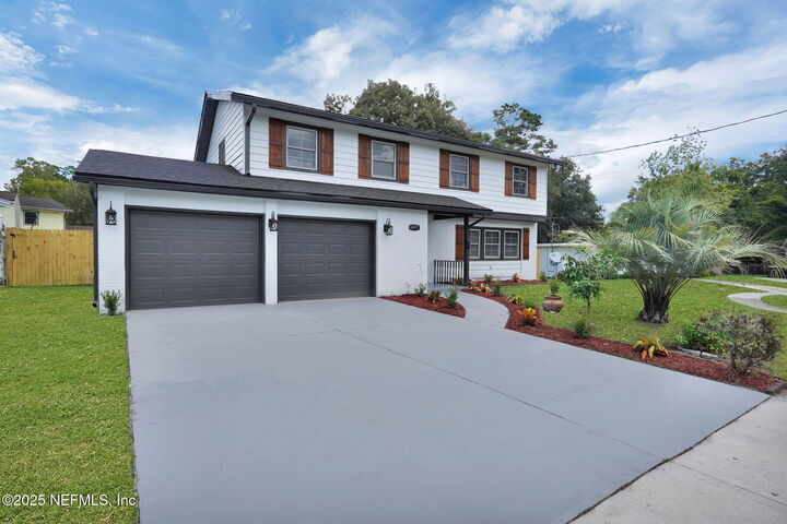 Property Photo: 6817 Rojo Court FL 32210