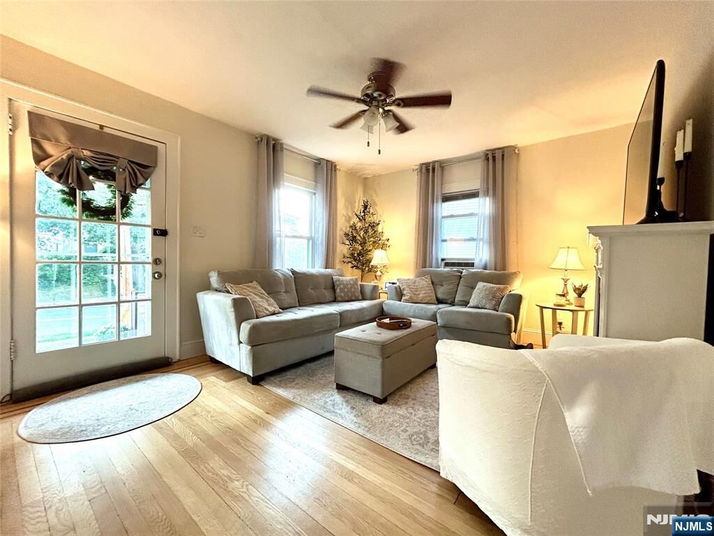 Property Photo:  9 Island Road 1  NJ 07430 