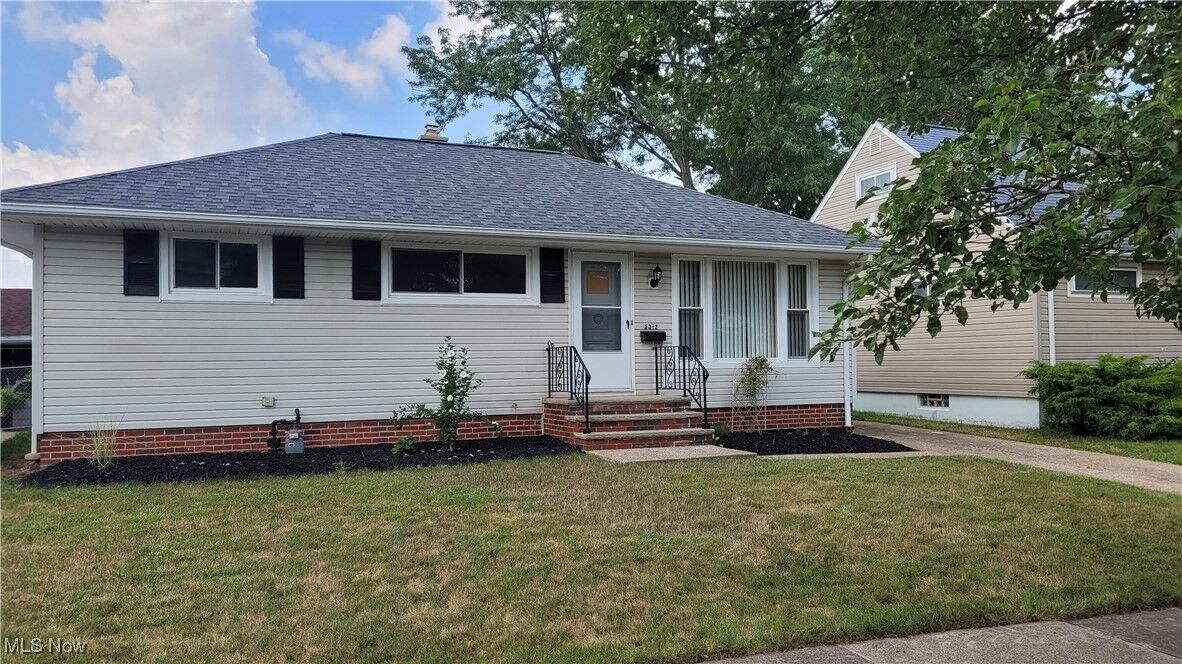 Property Photo: 5312 W 149th Street OH 44142
