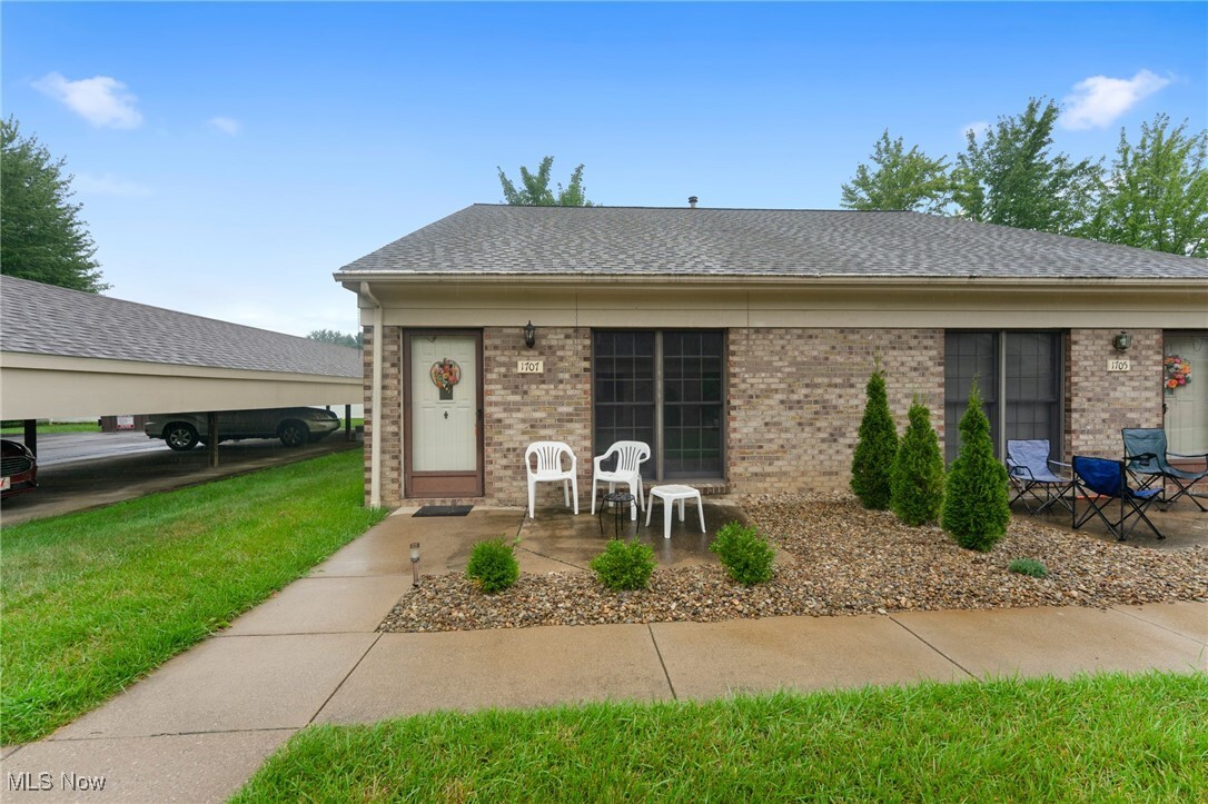 1707 West Hampton Drive  Austintown OH 44515 photo