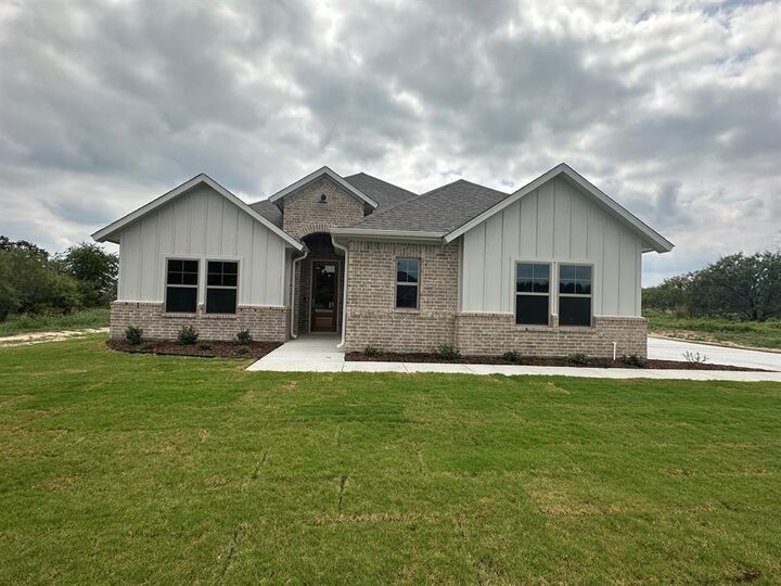 Property Photo: 145 Tobiano Trace TX 76087