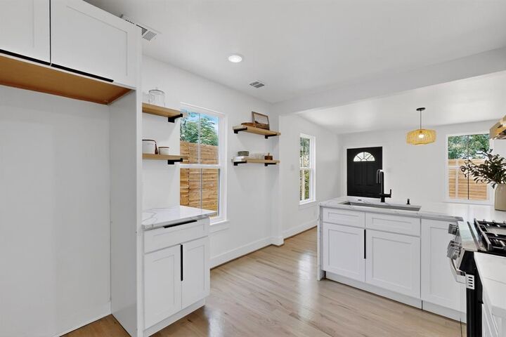 Property Photo:  4007 Shelley Boulevard  TX 75211 