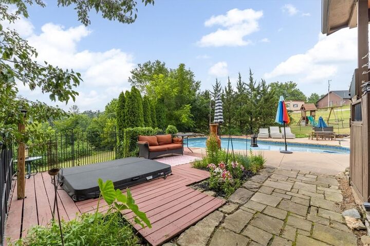 Property Photo: 5104 Town Vu Road AR 72712