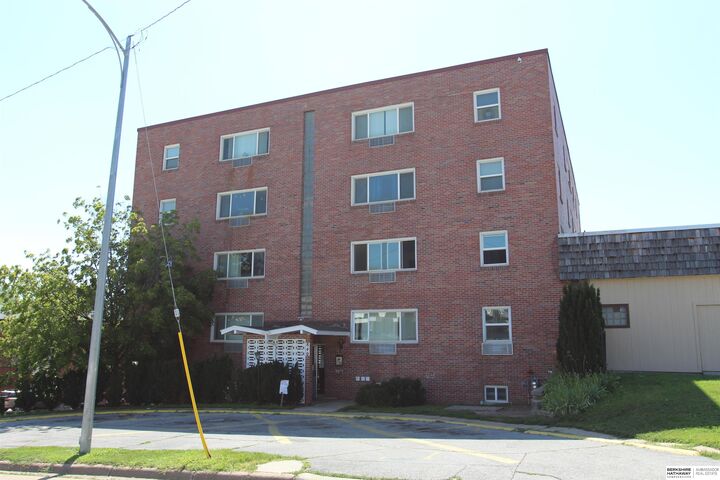 840 N 44th Street  Omaha NE 68131 photo