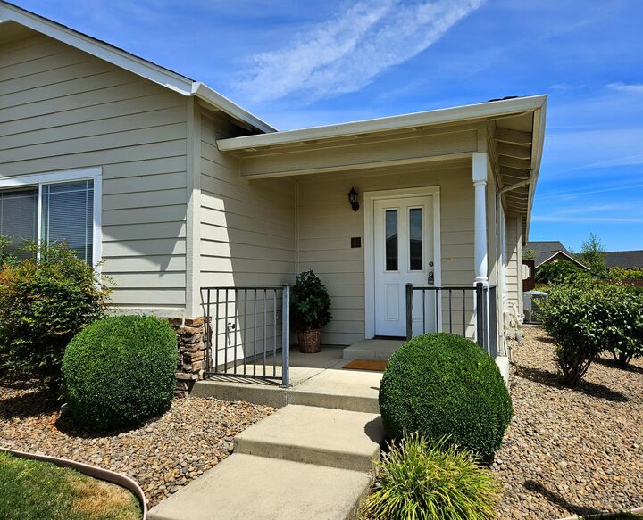 Property Photo:  332 Cheney Loop  OR 97502 