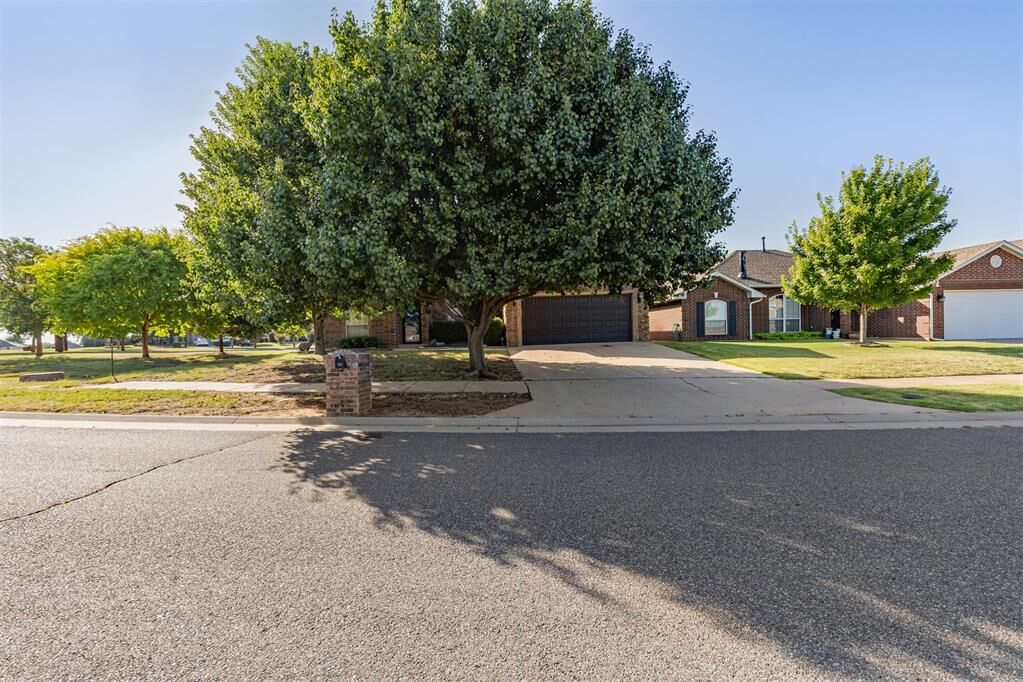 Property Photo:  4200 Manhattan Drive  OK 73160 