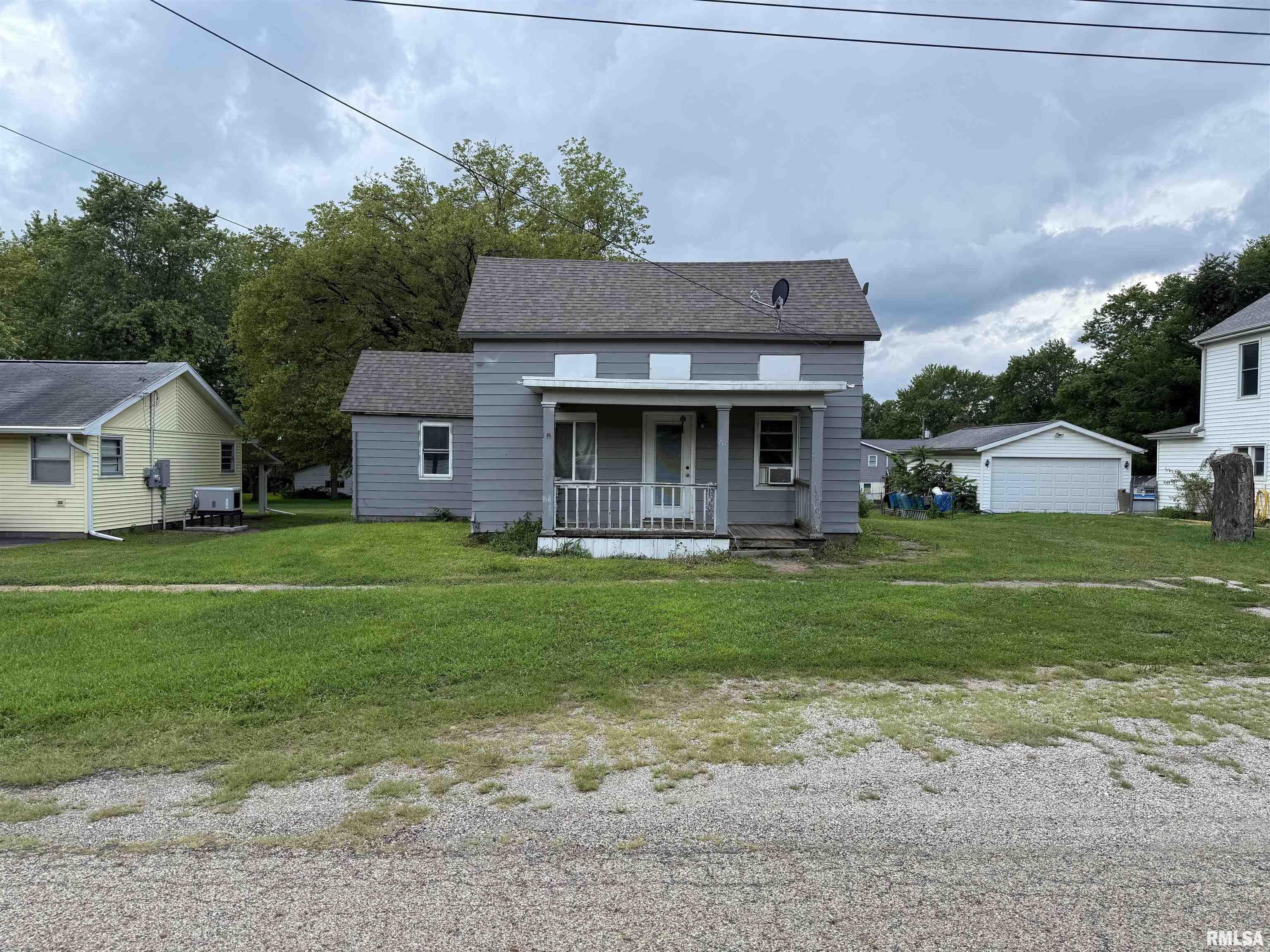 Property Photo: 817 S Elm Street IL 61734