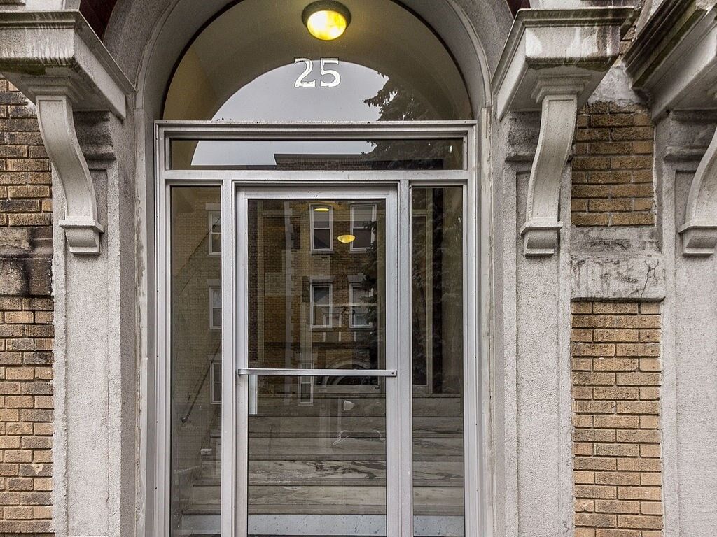 Property Photo:  25 Westbourne Ter 2A  MA 02446 