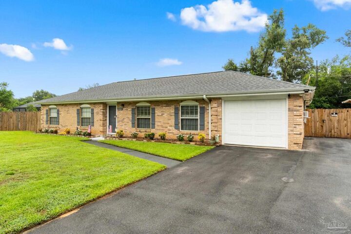 Property Photo: 8288 Tippin Ave FL 32514