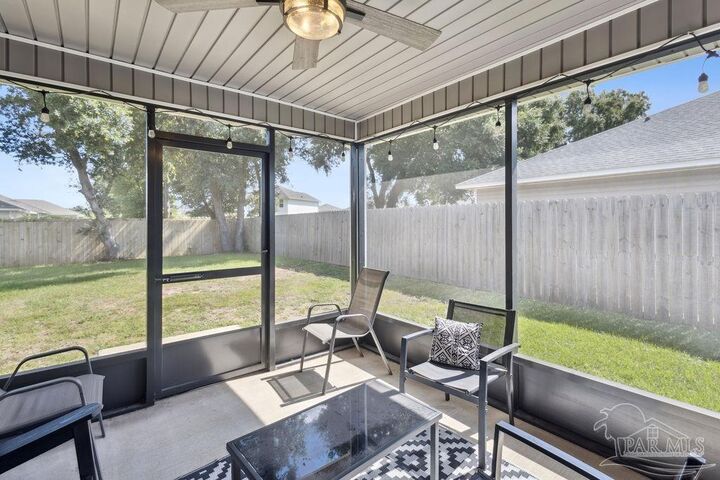Property Photo: 5512 Peach Dr FL 32571