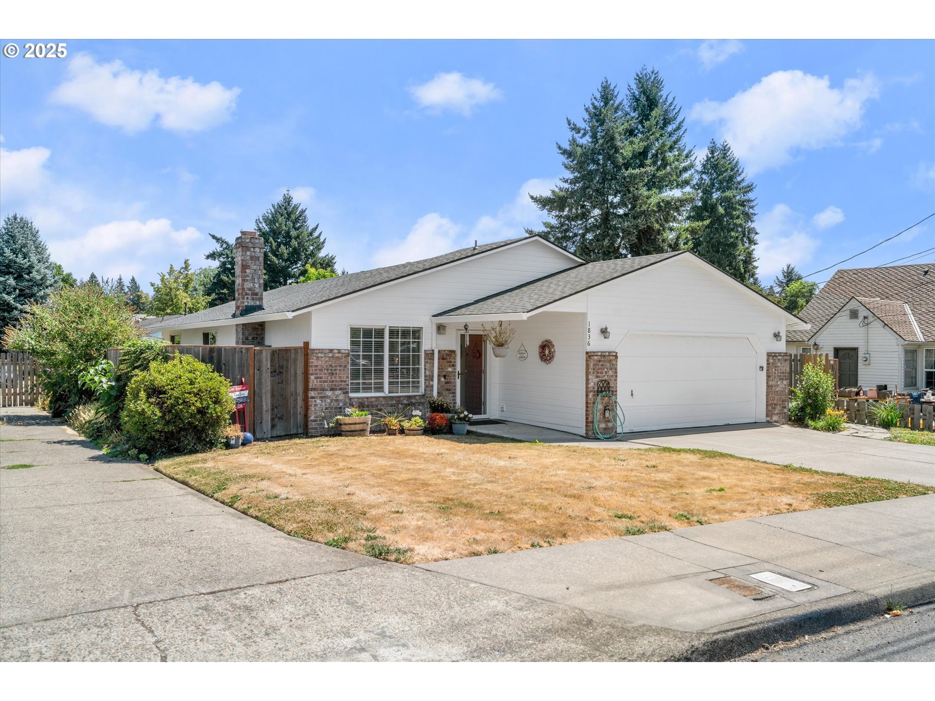 Property Photo: 1836 SE 162nd Ave OR 97035