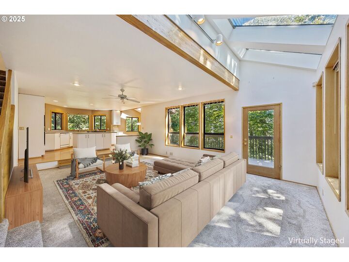 Property Photo:  3485 NW Thurman St  OR 97210 