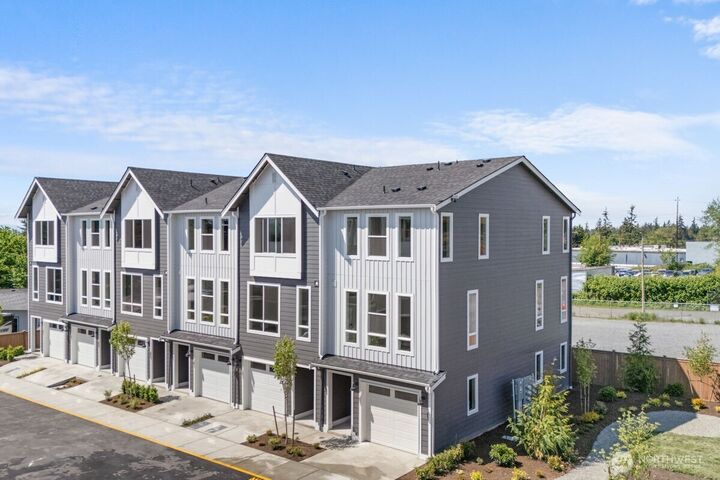 Property Photo: 15726 40th Avenue W E1 WA 98087