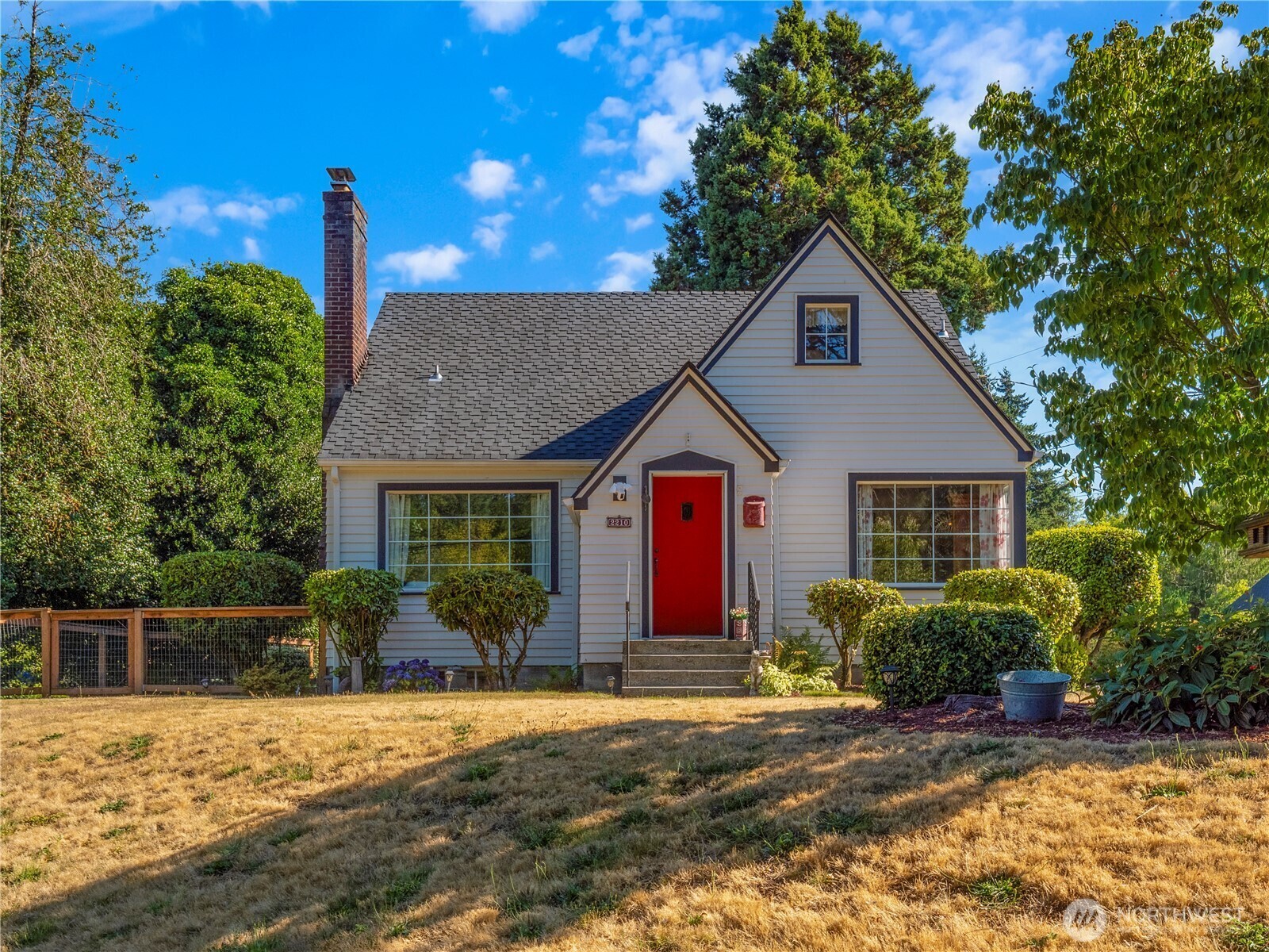 Property Photo:  2210 W Pioneer Avenue  WA 98371 