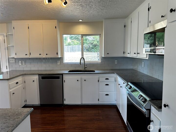 Property Photo:  17514 SE 134th Street  WA 98059 