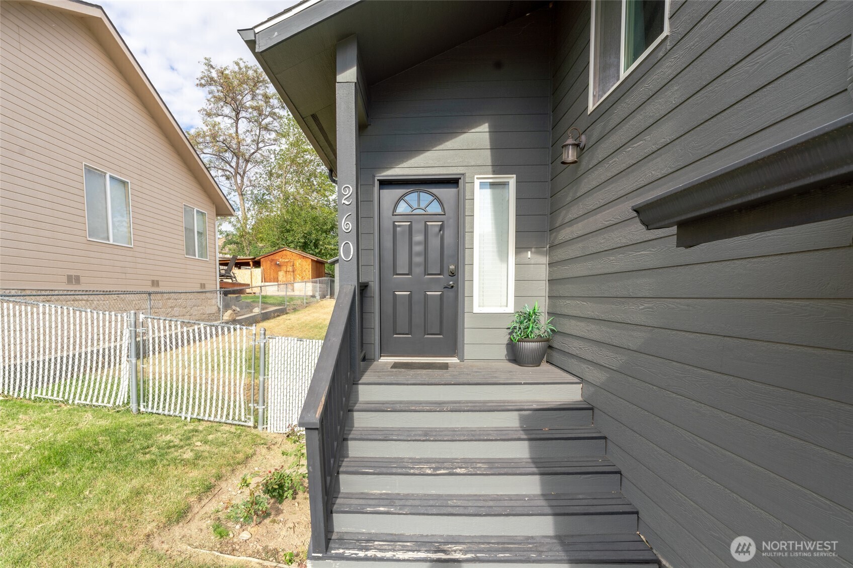 Property Photo:  260  Chestnut Street  WA 98817 