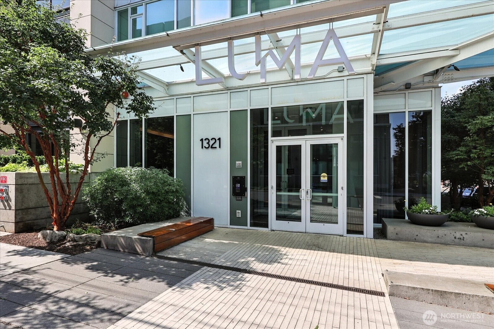Property Photo: 1321 Seneca Street 505 WA 98101