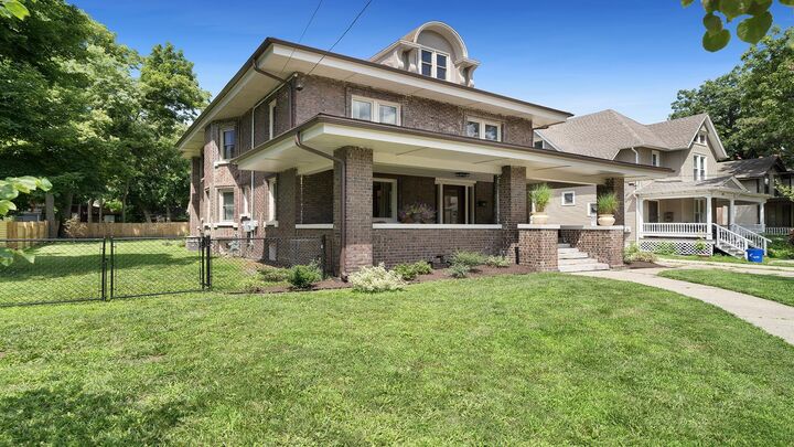 Property Photo:  512 College Avenue  IL 61104 