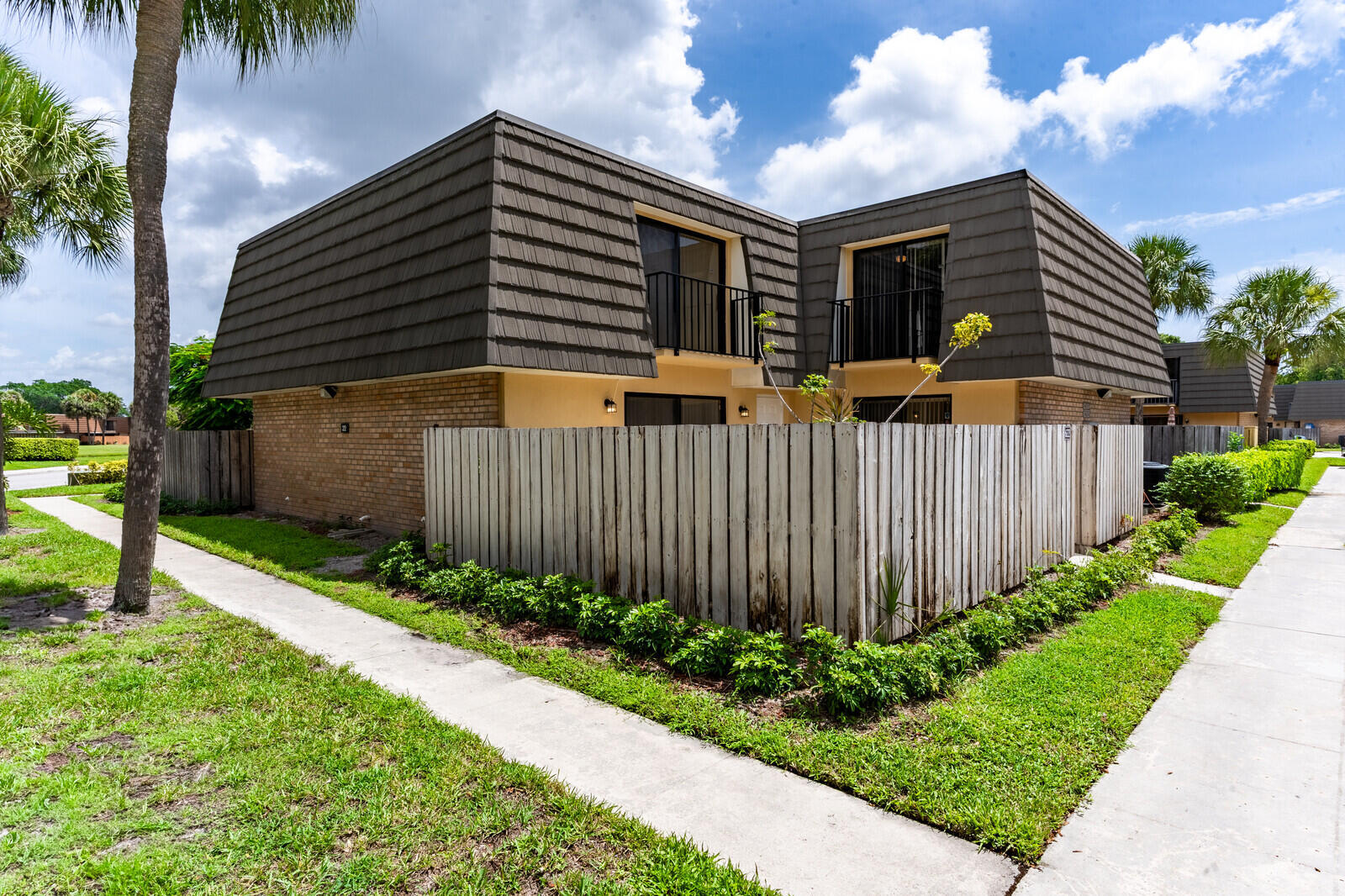 Property Photo:  622 6th Way D  FL 33407 