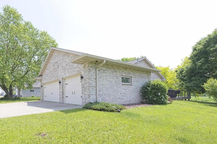 Property Photo: 552 Meadowlark Lane WI 53901