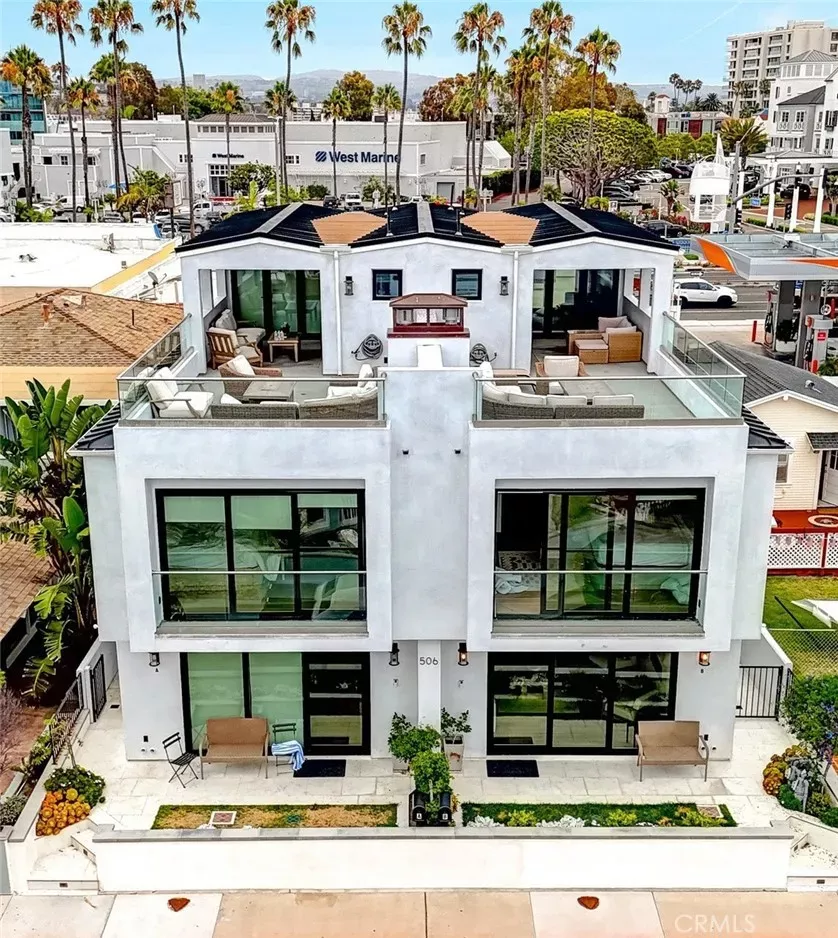 Property Photo:  506 Clubhouse Avenue  CA 92663 