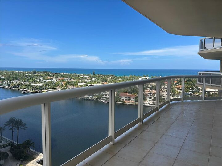 Property Photo:  20191 E Country Club Dr 1605  FL 33180 