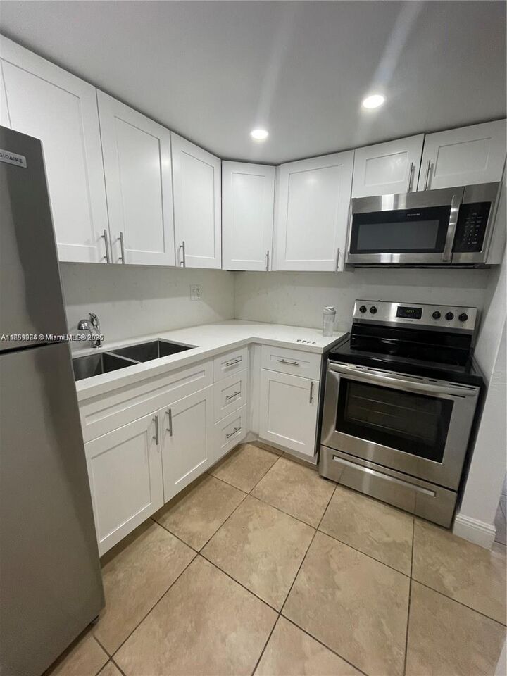 Property Photo: 8607 SW 68th Ct 26 FL 33156