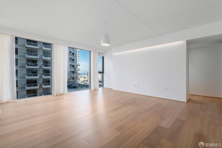 Property Photo: 1 Steuart Lane 1005 CA 94105