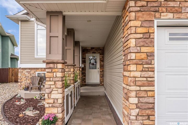Property Photo:  128 Kinsmen Crescent  SK S0K 0A2 