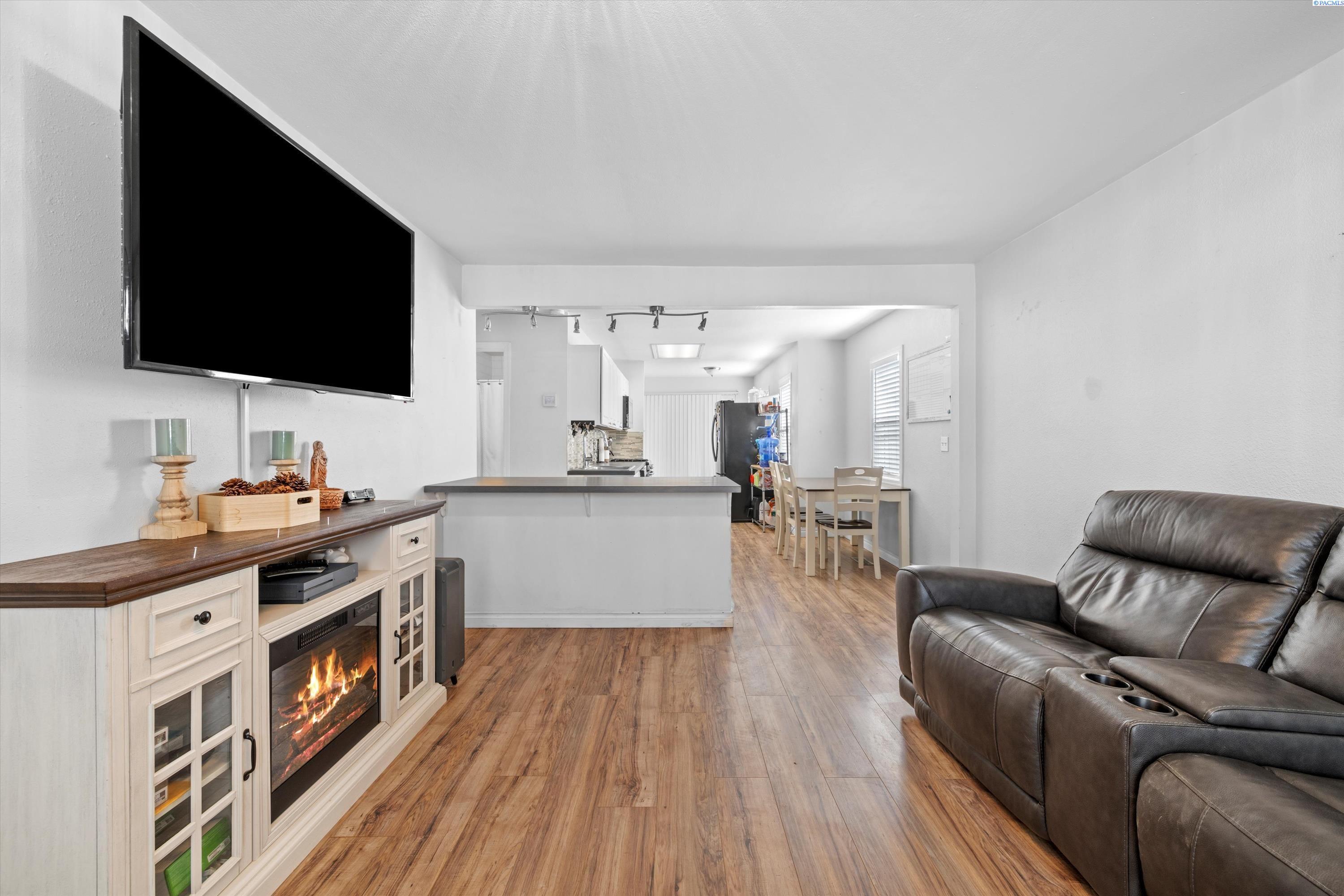 Property Photo: 211 S Rainier WA 99336