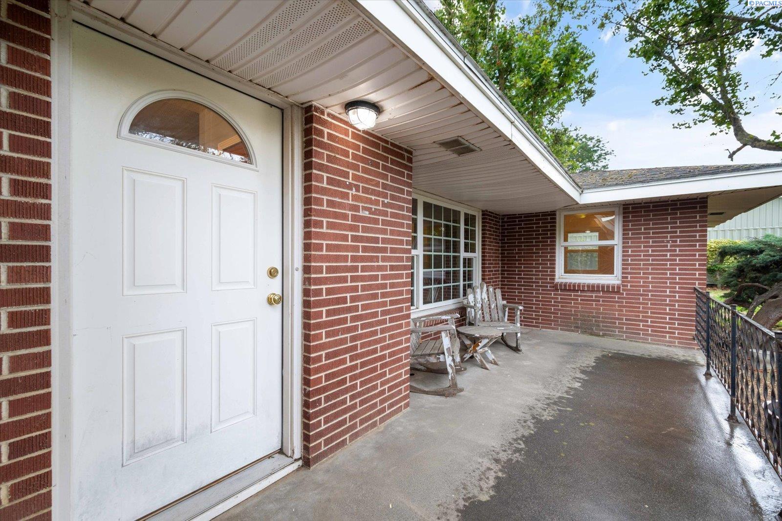 Property Photo: 415 S Union St WA 99336