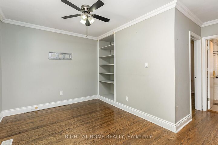 Photo de la propriété: 45 Yorkview Drive S ON M2N 2R9