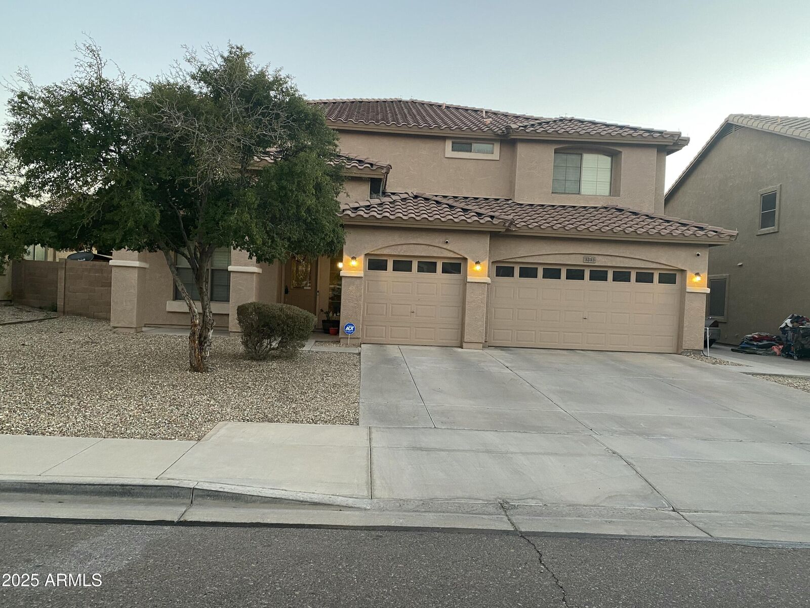 Property Photo:  3233 W Pleasant Lane  AZ 85041 