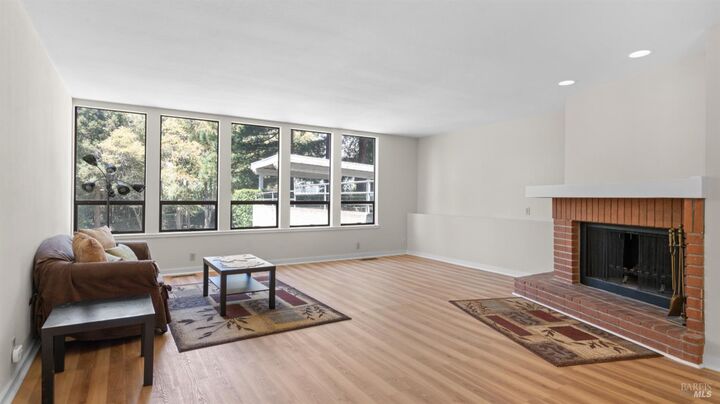 Property Photo:  124 Professional Center Parkway  CA 94903 
